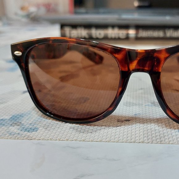 Vince Camuto Sunglasses Leopard Print Trendy Chic Summer Shades Leopard Print - Picture 2 of 8